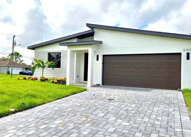 Property at Undisclosed address, FL 33909, 4 beds, 3 baths