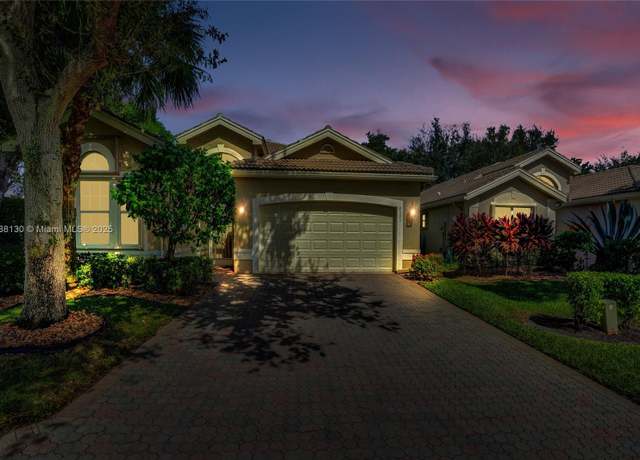 Property at 8303 Playa Del Sur Blvd, Lake Worth, FL 33467, 3 beds, 2 baths