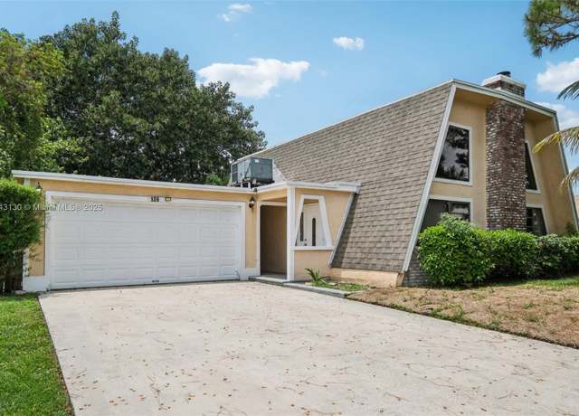 Property at 126 Barcelona Dr, Royal Palm Beach, FL 33411, 3 beds, 2 baths