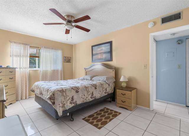 Property at 5300 Washington St Unit J115, Hollywood, FL 33021, 2 beds, 1 bath