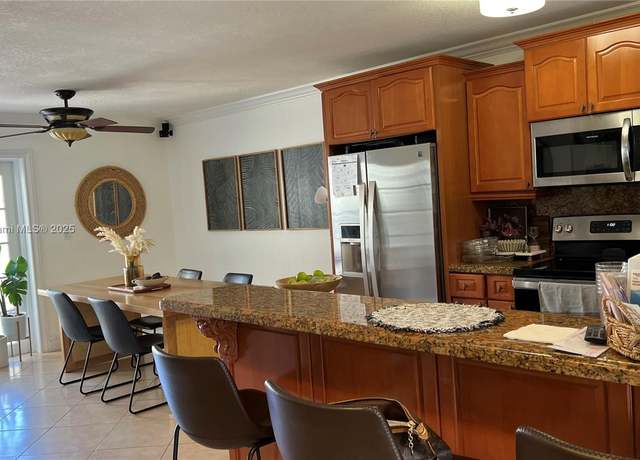 Property at 10050 NW 4th Ln, Miami, FL 33172, 3 beds, 2 baths