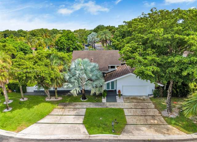 Property at 9473 NW 49th Doral Ln, Doral, FL 33178, 4 beds, 4.5 baths