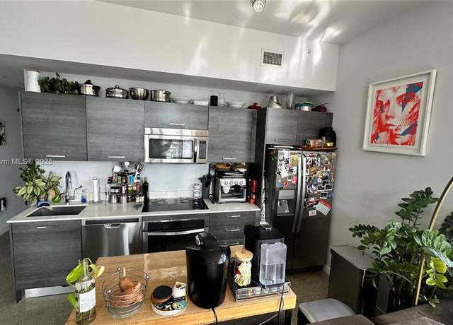 Property at 151 SE 1st St #1711, Miami, FL 33131, 2 beds, 2 baths