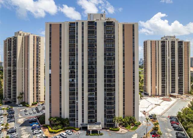 Property at 20301 W Country Club Dr #1927, Aventura, FL 33180, 1 bed, 1.5 baths