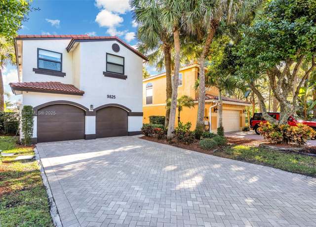 Property at 9825 Fairway Cove Ln, Plantation, FL 33324, 3 beds, 2.5 baths