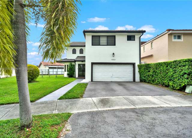 Property at 10521 SW 67th St, Miami, FL 33173, 3 beds, 2.5 baths