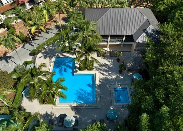 Property at 6206 Paradise Point Dr, Palmetto Bay, FL 33157, 3 beds, 3.5 baths