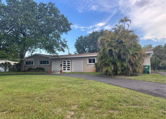 Property at 8240 SW 141st St, Palmetto Bay, FL 33158, 3 beds, 2 baths