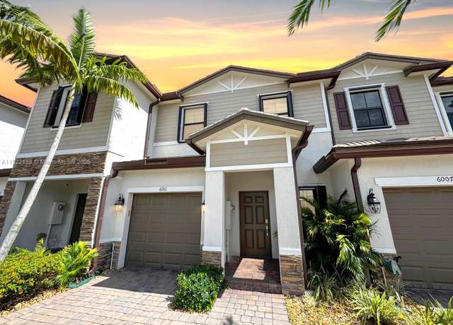 Property at 6011 W Paso Fino Pl, Davie, FL 33314, 3 beds, 2.5 baths