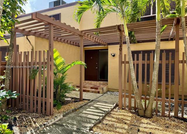 Property at 1320 W Golfview Dr #1320, Pembroke Pines, FL 33026, 3 beds, 2.5 baths