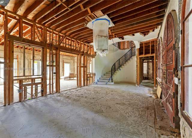 Property at 5681 Pine Tree Dr, Miami Beach, FL 33140, 8 beds, 7 baths