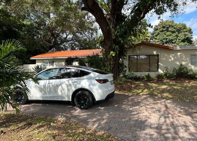 Property at 6801 SW 13th St, Pembroke Pines, FL 33023, 3 beds, 3 baths
