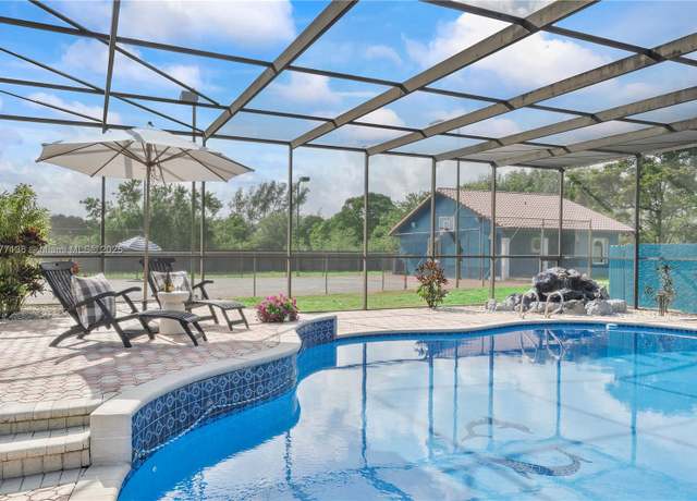 Property at 5141 SW 109th Ave, Davie, FL 33328, 6 beds, 4 baths