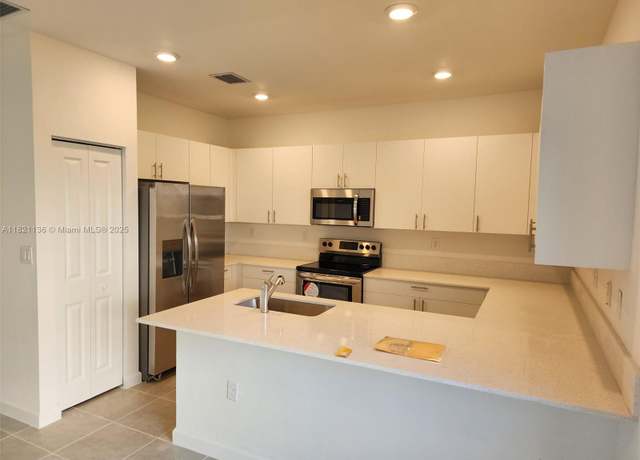 Property at 13255 SW 286th St, Homestead, FL 33033, 3 beds, 2.5 baths