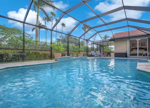 Property at 821 E Cypress Pointe Dr E, Pembroke Pines, FL 33027, 4 beds, 2.5 baths