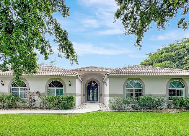 Property at 20506 SW 54th Pl, Pembroke Pines, FL 33332, 4 beds, 2 baths