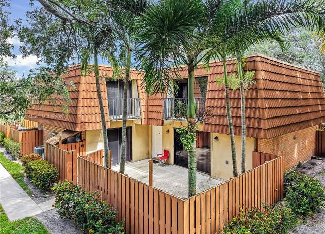Property at 135 Heritage Way, West Palm Beach, FL 33407, 2 beds, 2.5 baths
