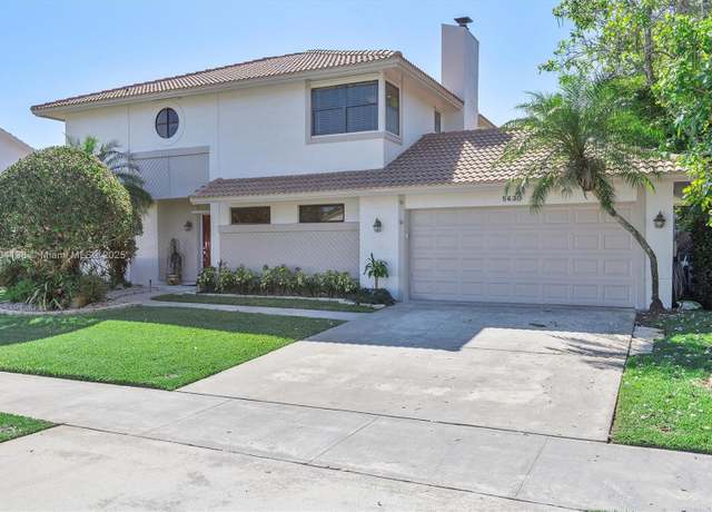 Property at 5630 W Waterford Dr, Davie, FL 33331, 3 beds, 2.5 baths