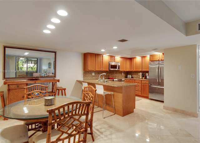 Property at 1623 Collins Ave #509, Miami Beach, FL 33139, 2 beds, 2 baths