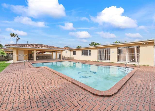 Property at 3111 SW 109th Ave, Miami, FL 33165, 3 beds, 3 baths