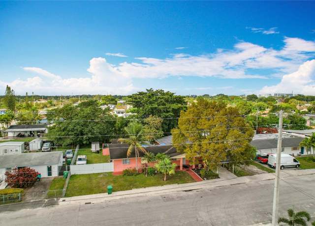 Property at 22320 SW 114 Ave, Miami, FL 33170, 4 beds, 2 baths