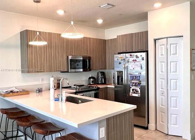 Property at 6420 NW 102nd Path #304, Doral, FL 33178, 3 beds, 2 baths