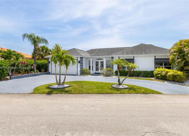 Property at 4902 N Travelers Palm Ln, Tamarac, FL 33319, 3 beds, 2.5 baths