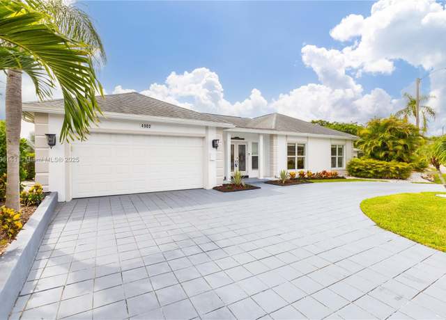Property at 4902 N Travelers Palm Ln, Tamarac, FL 33319, 3 beds, 2.5 baths
