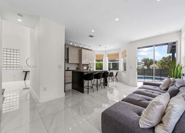 Property at 171 NW 152nd Ave, Pembroke Pines, FL 33028, 3 beds, 2.5 baths