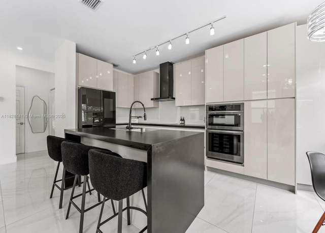 Property at 171 NW 152nd Ave, Pembroke Pines, FL 33028, 3 beds, 2.5 baths