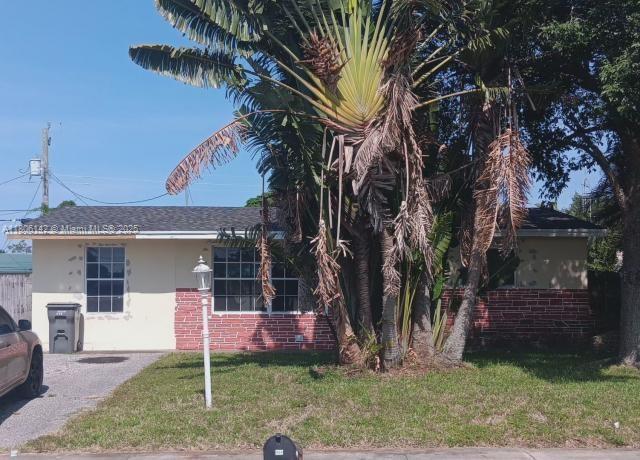 Property at 884 Montego Dr, West Palm Beach, FL 33415, 3 beds, 1 bath