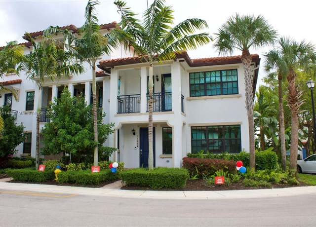 Property at 11558 SW 13th Ct, Pembroke Pines, FL 33025, 3 beds, 3.5 baths