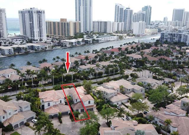 Property at 826 E Spinnaker Dr E, Hollywood, FL 33019, 3 beds, 4 baths