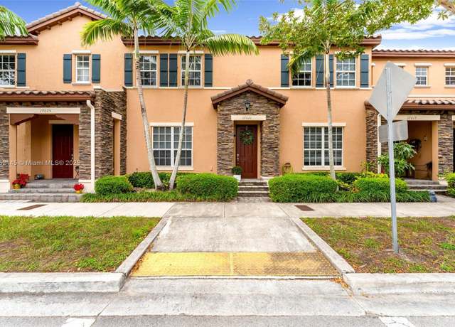 Property at 17021 SW 94th Ter, Miami, FL 33196, 3 beds, 2.5 baths
