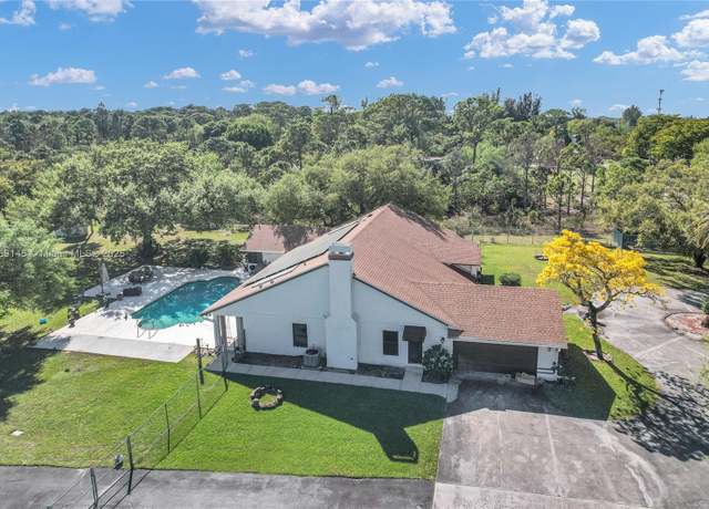 Property at 5270 NW 76th Pl, Pompano Beach, FL 33073, 6 beds, 3.5 baths