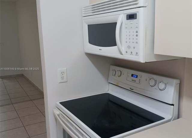 Property at 2700 NE 135th St #30, North Miami, FL 33181, 1 bed, 1 bath