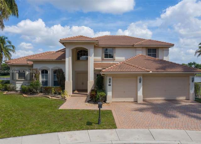 Property at 934 Gulfstream Ct, Weston, FL 33327, 8 beds, 4.5 baths