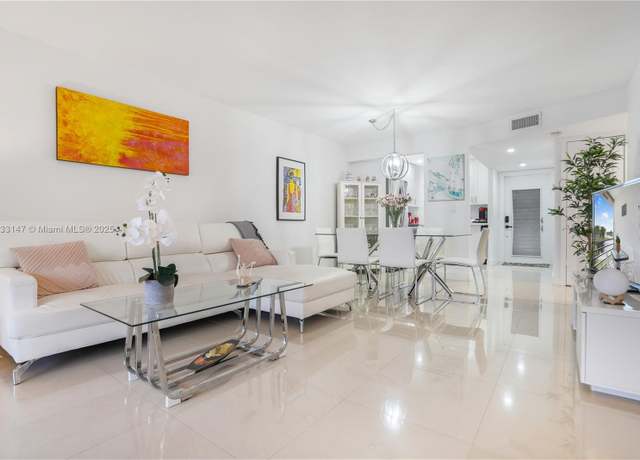 Property at 9850 Sunrise Lakes Blvd #301, Sunrise, FL 33322, 2 beds, 2 baths