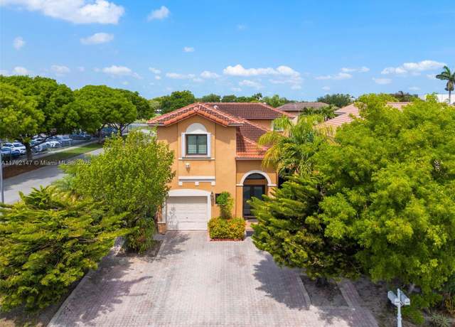 Property at 19404 NW 79th Ct, Hialeah, FL 33015, 4 beds, 2.5 baths