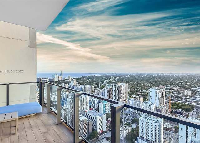 Property at 88 SW 7th St #4006, Miami, FL 33130, 1 bed, 1.5 baths