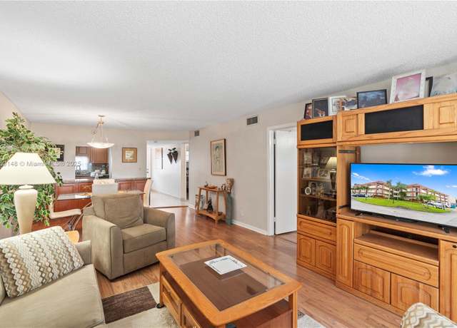 Property at 8990 S Hollybrook Blvd #108, Pembroke Pines, FL 33025, 2 beds, 2 baths