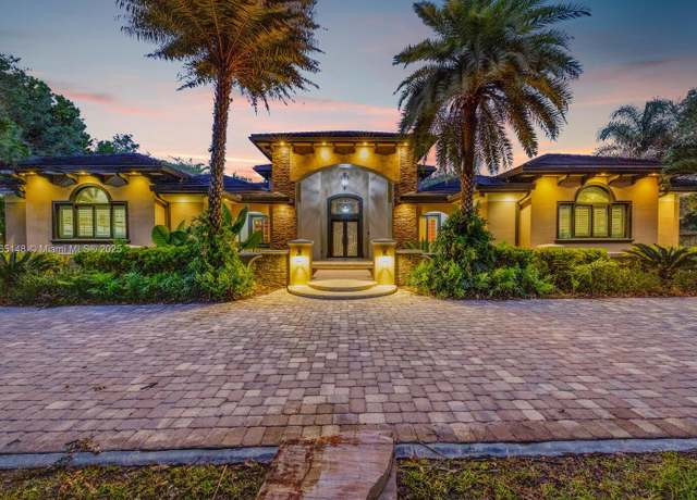 Property at 9425 SW 94 Ct, Miami, FL 33176, 4 beds, 4.5 baths