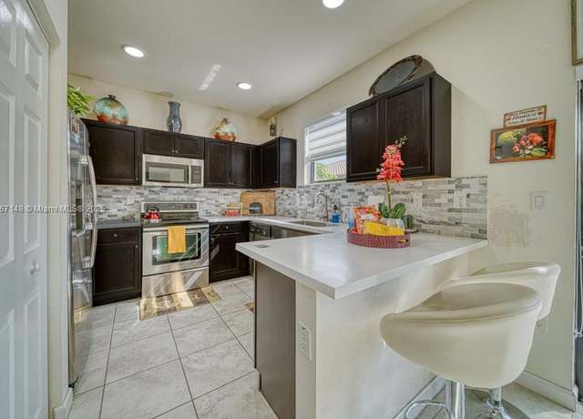 Property at 121 SE 34th Ter #121, Homestead, FL 33033, 3 beds, 2.5 baths