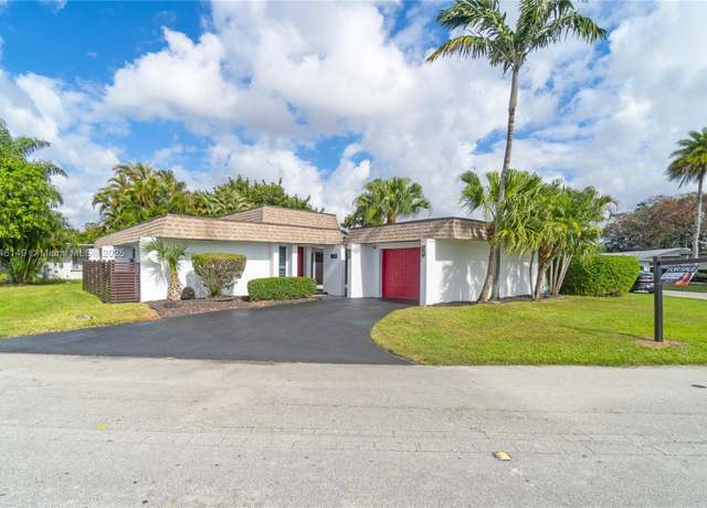 Property at 5601 White Cedar Ln, Tamarac, FL 33319, 3 beds, 3 baths