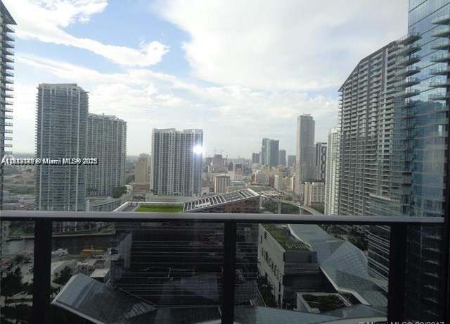 Property at 45 SW 9th St #2709, Miami, FL 33130, 1 bed, 1.5 baths