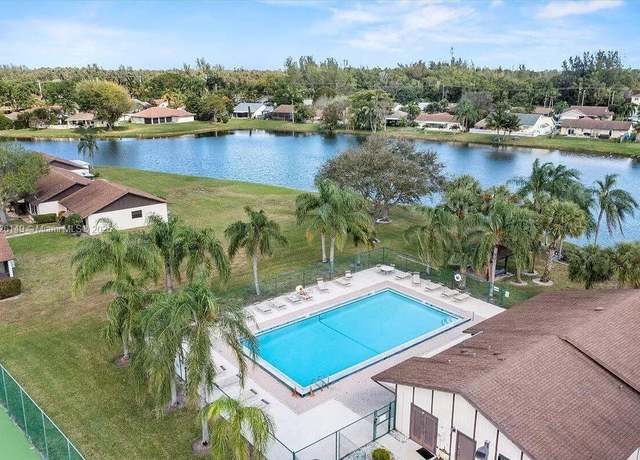 Property at 77 Via De Casas Norte, Boynton Beach, FL 33426, 3 beds, 2 baths