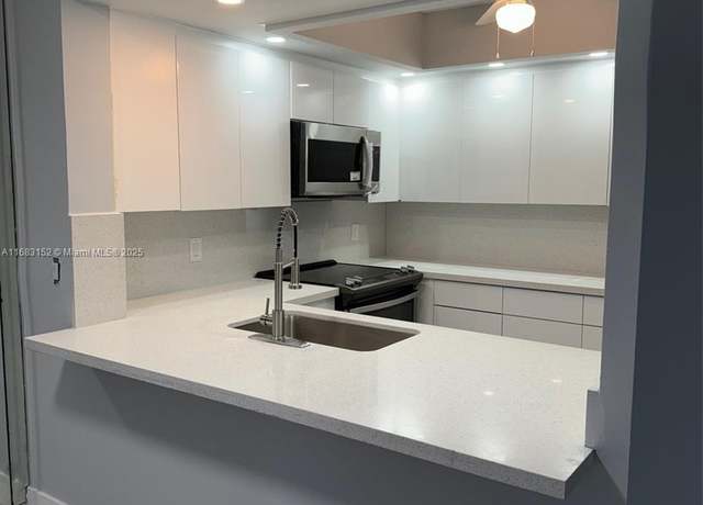 Property at 12800 SW 7th Ct Unit 313G, Pembroke Pines, FL 33027, 1 bed, 1 bath