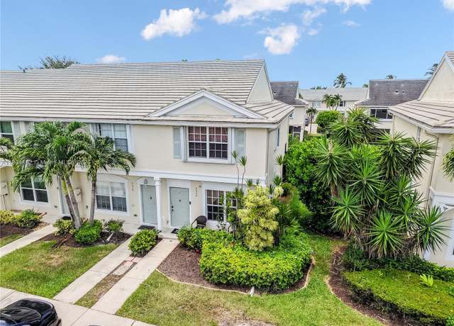 Property at 9955 NW 56th Pl, Coral Springs, FL 33076, 3 beds, 2.5 baths