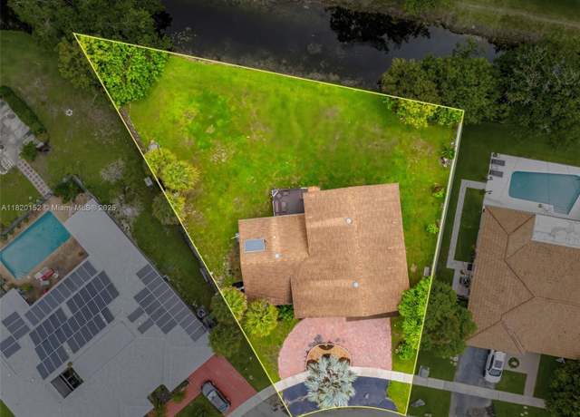Property at 16530 Royal Poinciana Ct, Weston, FL 33326, 4 beds, 2.5 baths