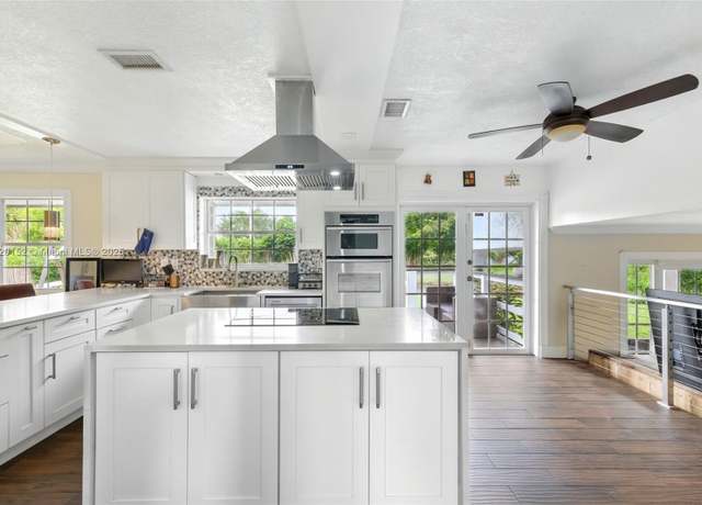 Property at 16530 Royal Poinciana Ct, Weston, FL 33326, 4 beds, 2.5 baths